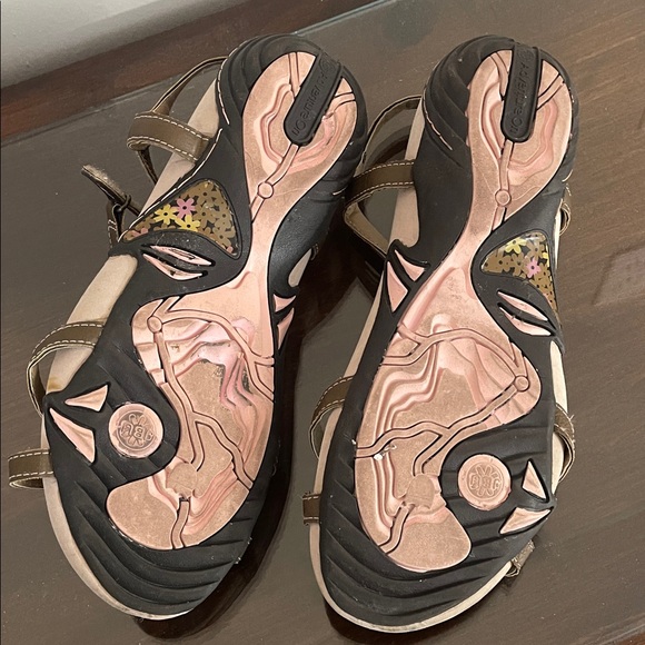 JBU Women's Brown T-Strap Casual Comfort Sandals - Picture 6 of 8